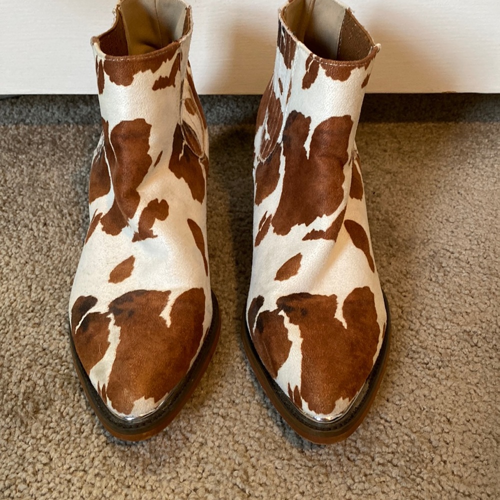 Cow, print brown and white size 8 boots